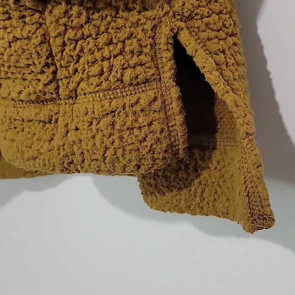 AERIE WOMEN'S SHERPA QUATER BUTTON UP OVERSIZED SWEATER - Picture 5 of 10